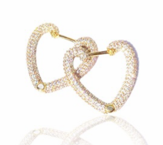 Argola de coração cravejada com microzircônias/heart hoops with microzirconia